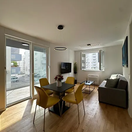 Desire - Brand New Modern Apartment *
